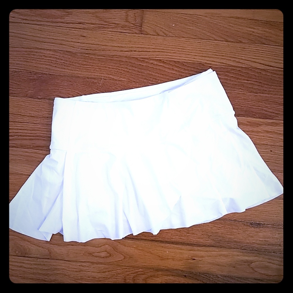 Lululemon Skort /Skirt size 6 NWOT